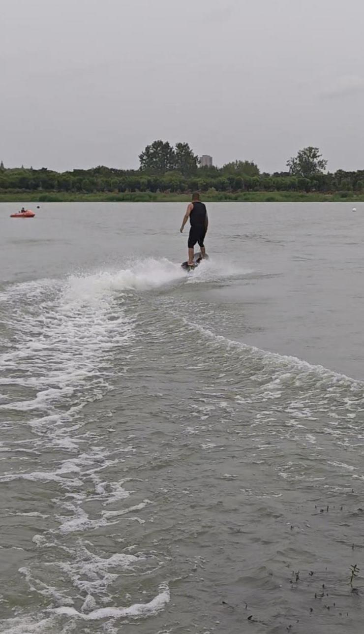 致地教授基, 活动上