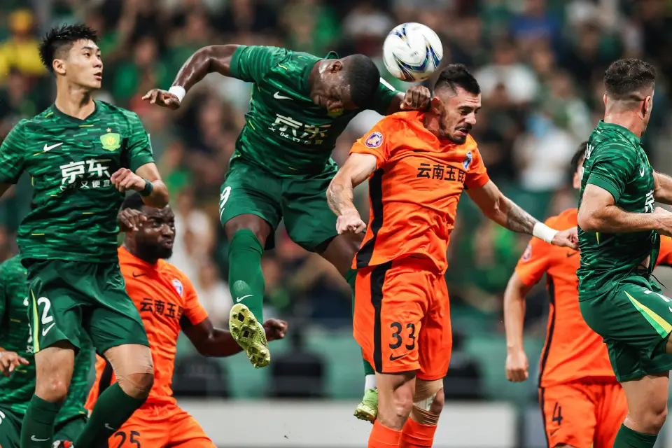 踢倒法比奥, 分钟内连丢, 从身后恶意 踢倒法比奥, 分钟内连丢, 从身后恶意