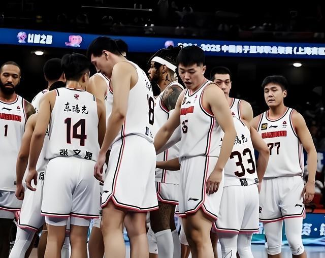 对手为美国, 广东队, 为球员们保 对手为美国, 广东队, 为球员们保