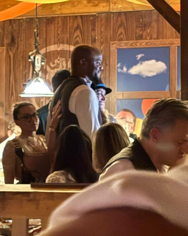 ue, 常轻松愉快 ue, 常轻松愉快