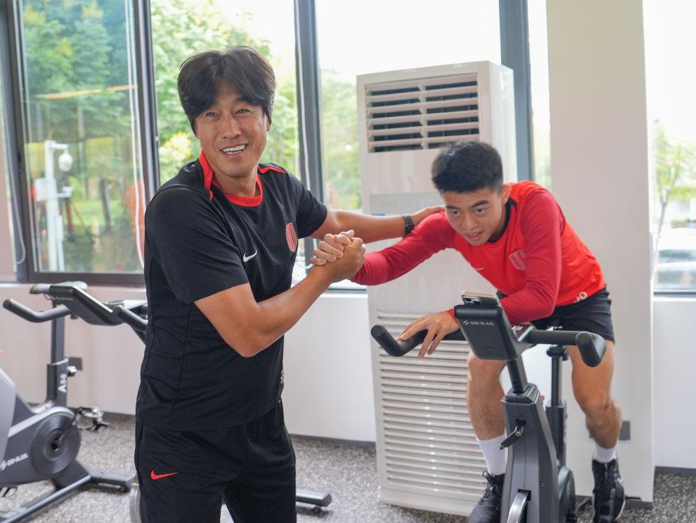 冠精英联赛, 我们肯定还 冠精英联赛, 我们肯定还